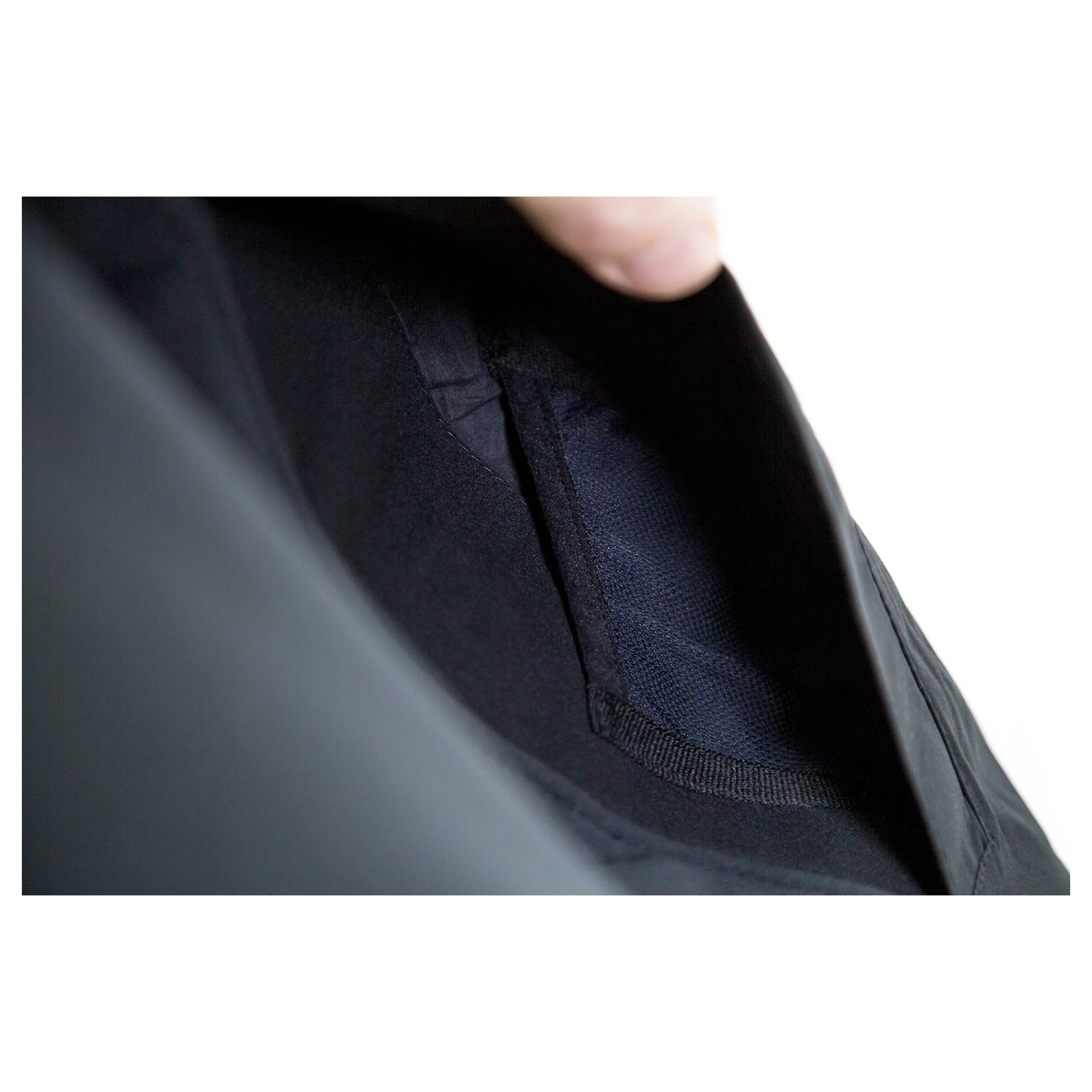 Carinthia Pullover G-Loft Ultra Hoody Schwarz – Bild 8